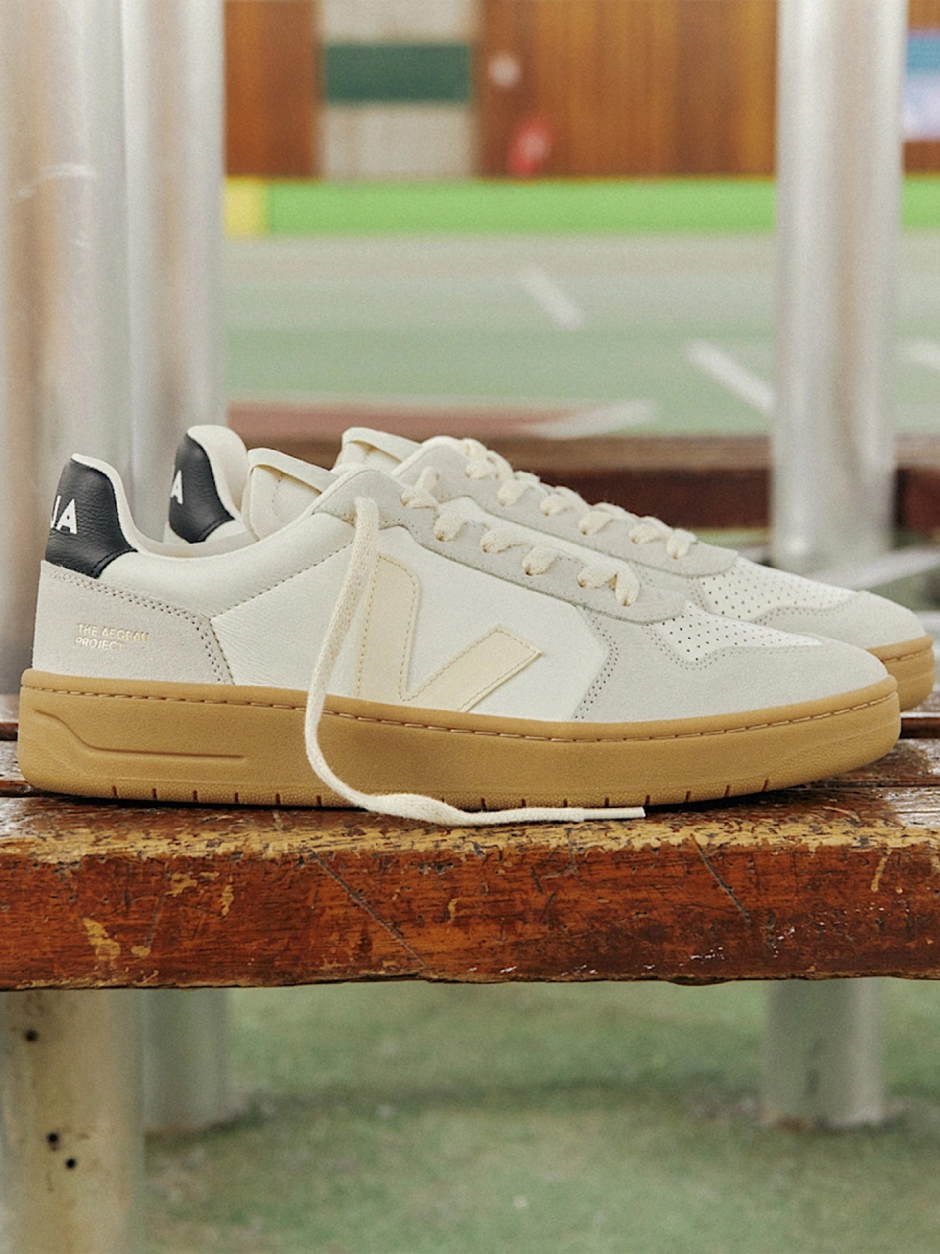 Zapatillas VEJA V-82 Grained Leather Beige y Grises