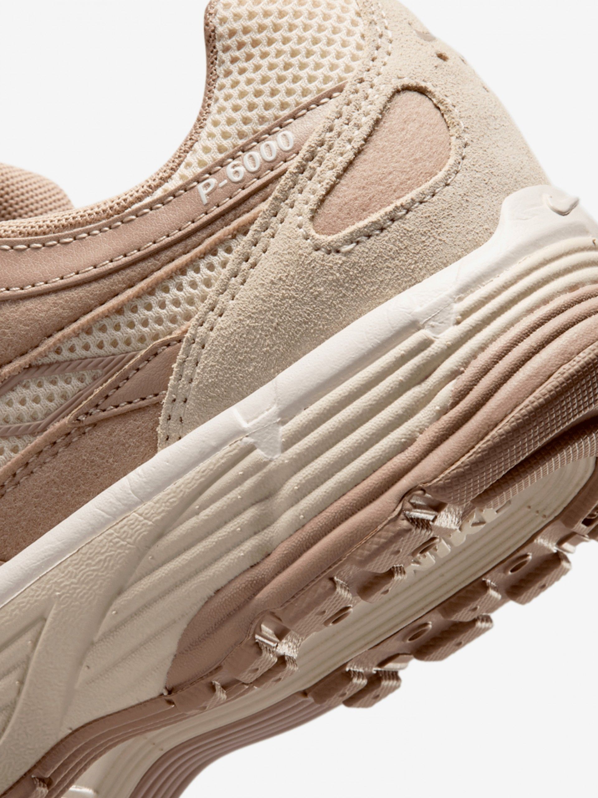 Sapatilhas Nike P-6000 Bege e Castanhas Em Camurça Para Mulher