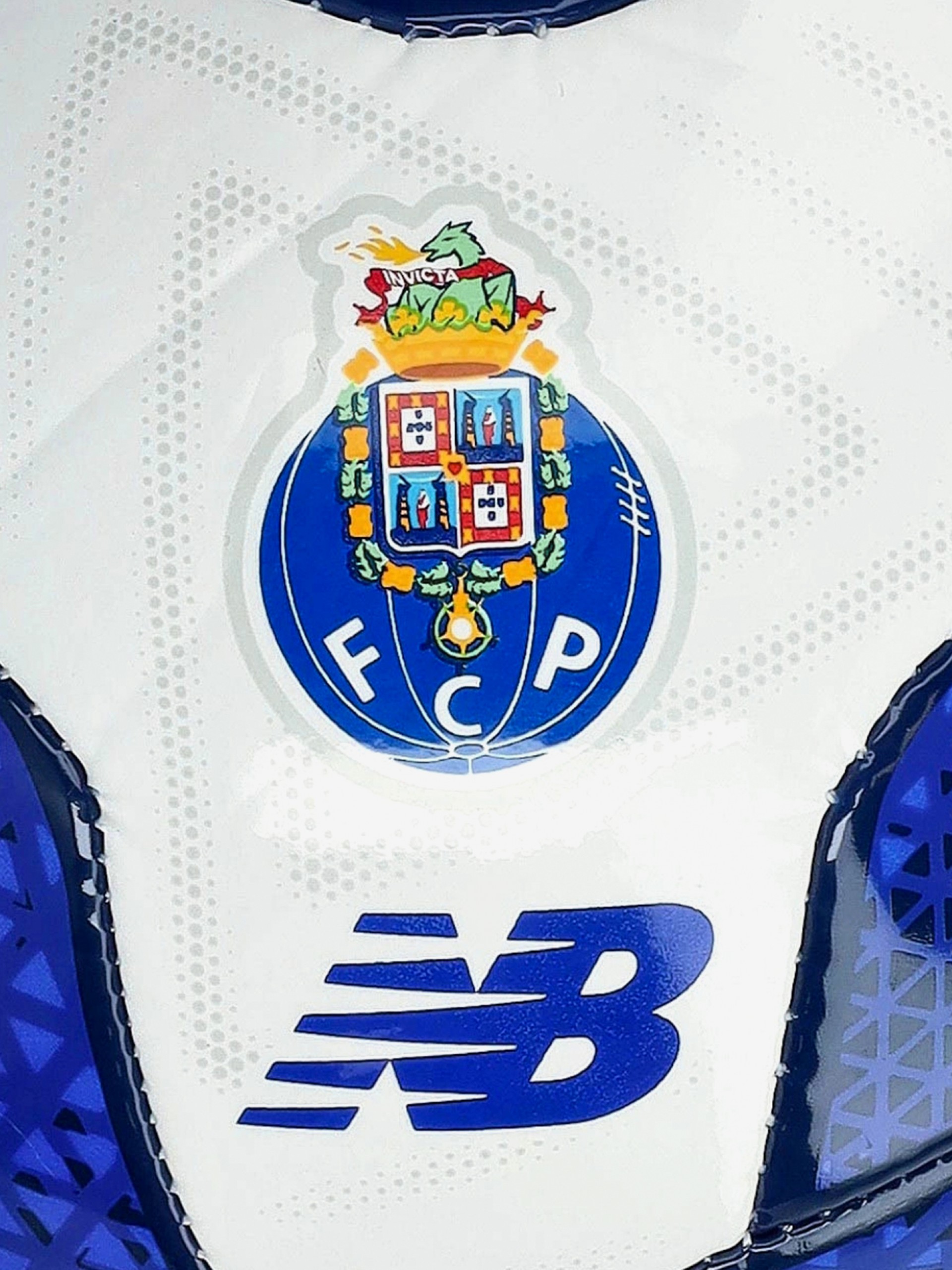Mini Bola New Balance F. C. Porto Equipamento Principal EP26/27