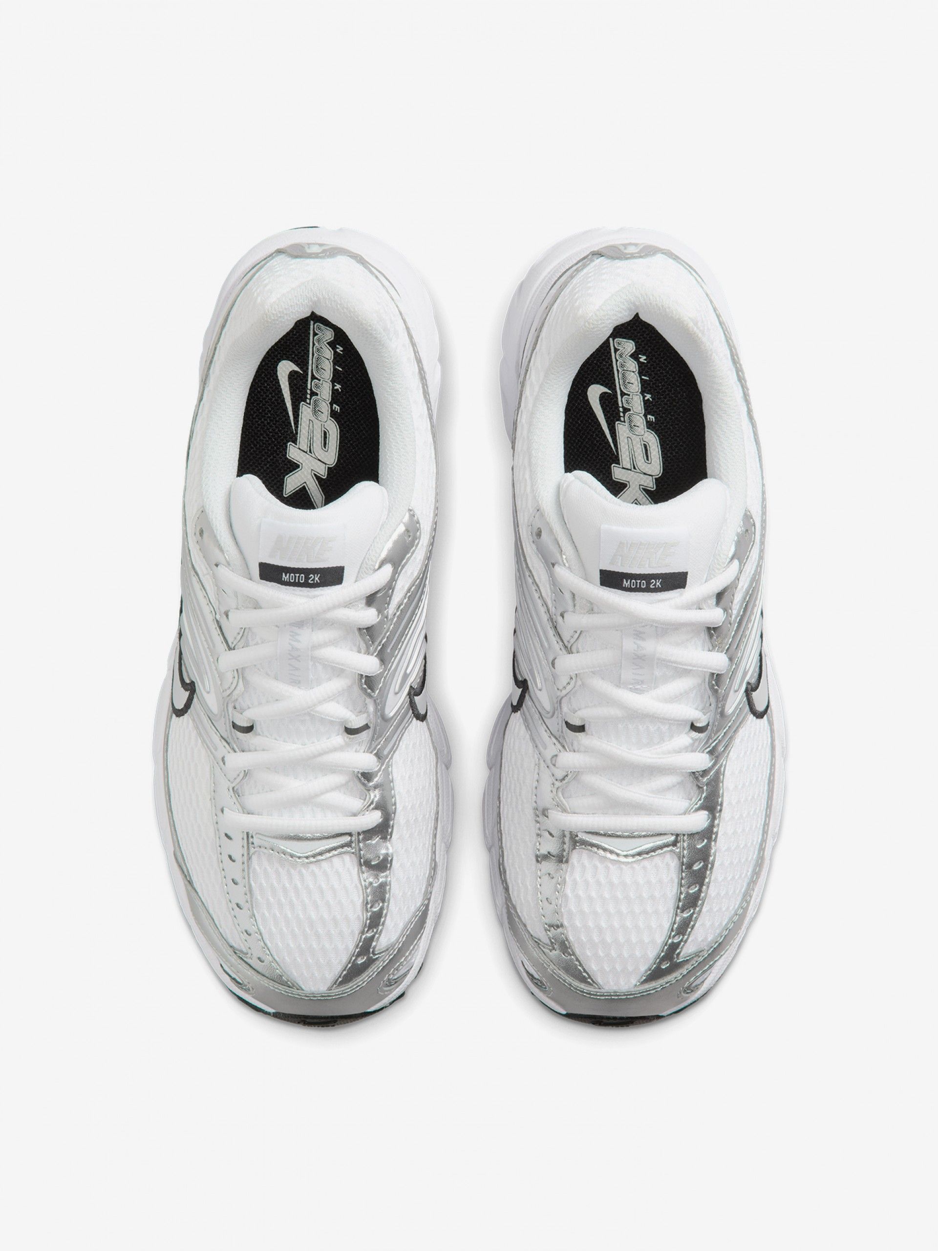 Zapatillas Nike Air Max Moto 2K Blancas y Plateadas Para Mujer