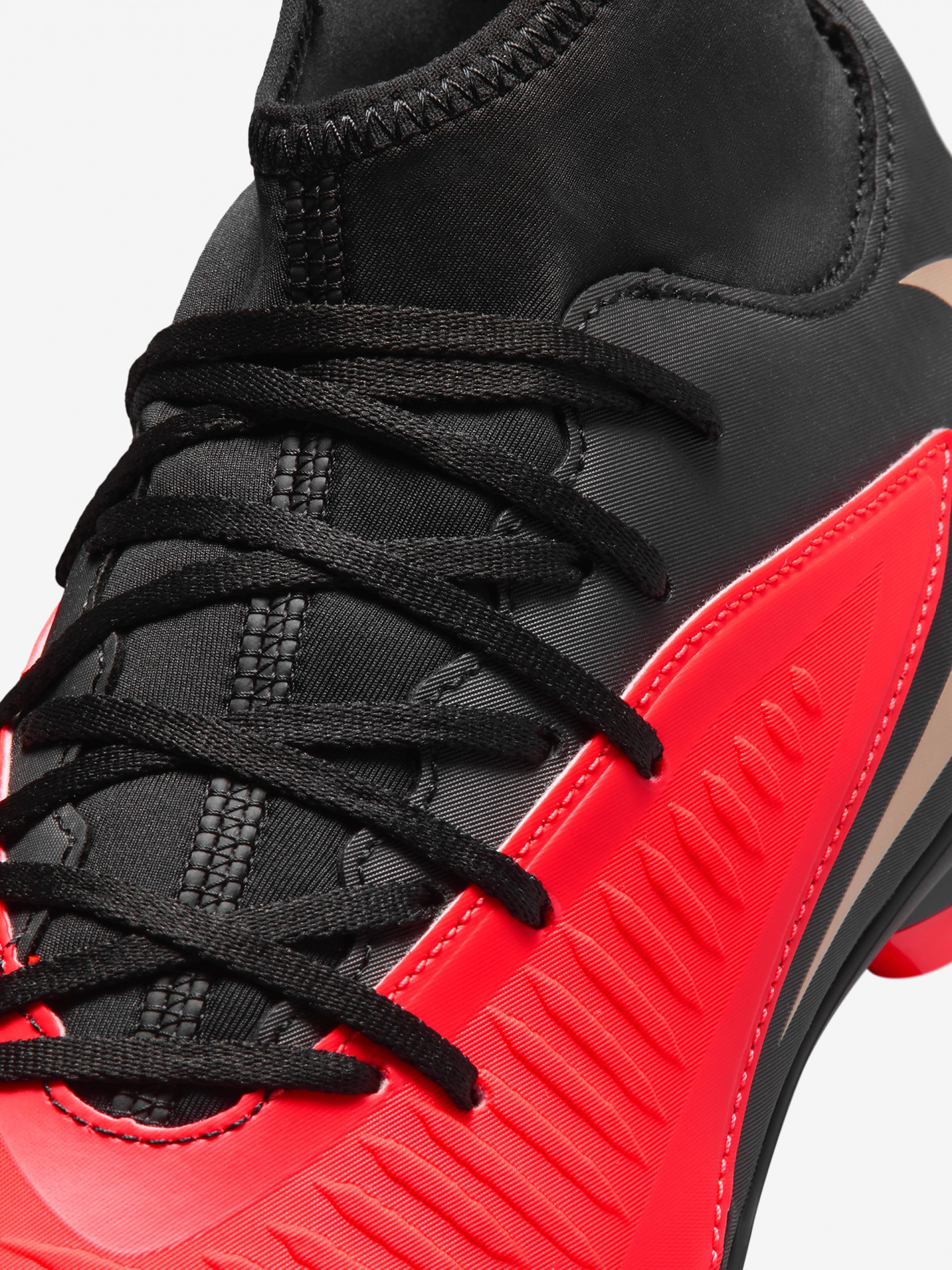 Chuteiras Nike Phantom 6 High Club FG/MG
