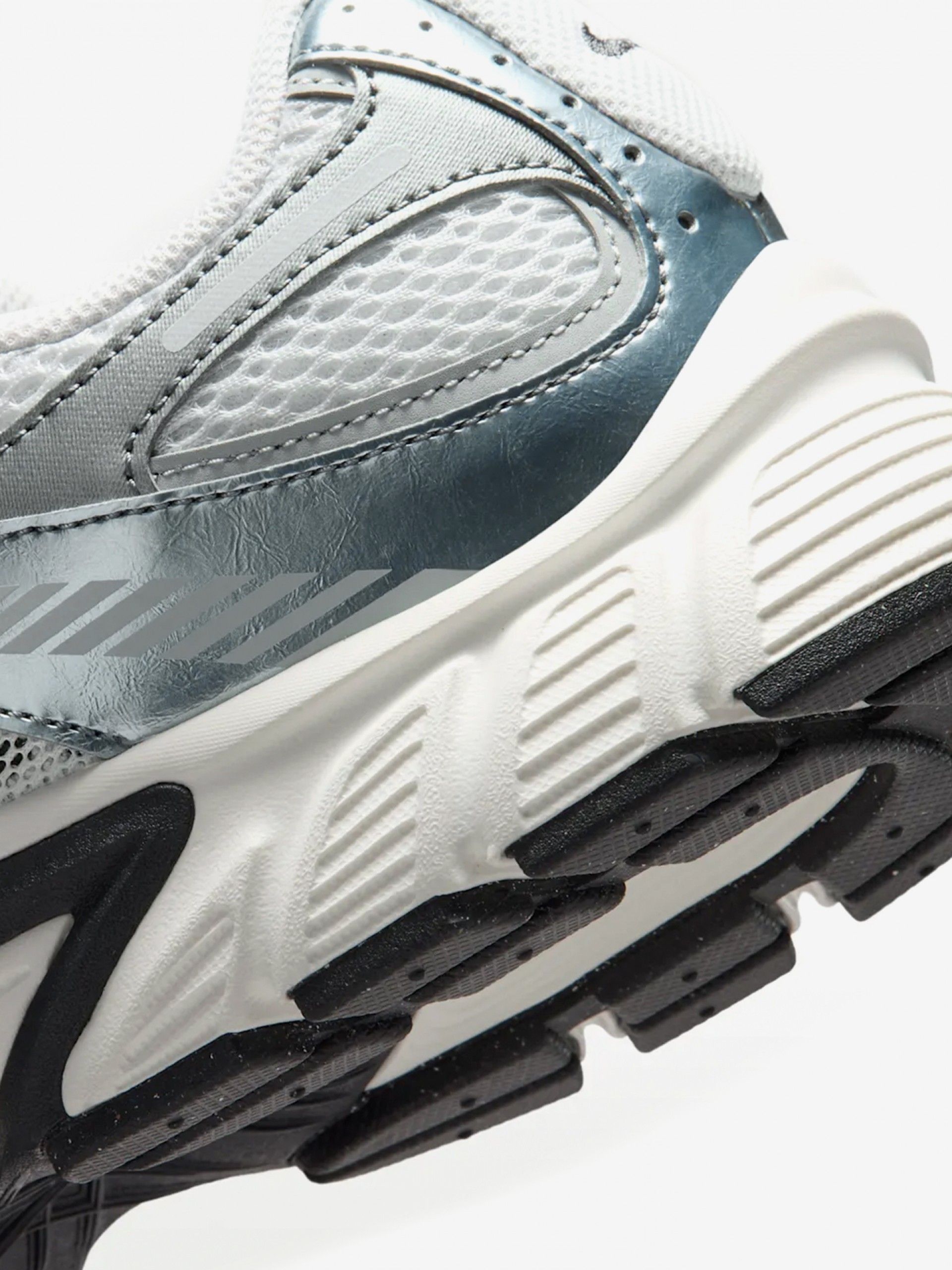 Zapatillas Nike V5 RNR Blancas, Grises y Plateadas Para Hombre