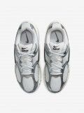 Sapatilhas Nike V5 RNR Brancas, Cinzentas e Prateadas Para Homem Sapatilhas Nike V5 RNR Brancas, Cinzentas e Prateadas Para Homem