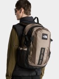 Mochila The North Face Hot Shot SE Caqui y Beige
