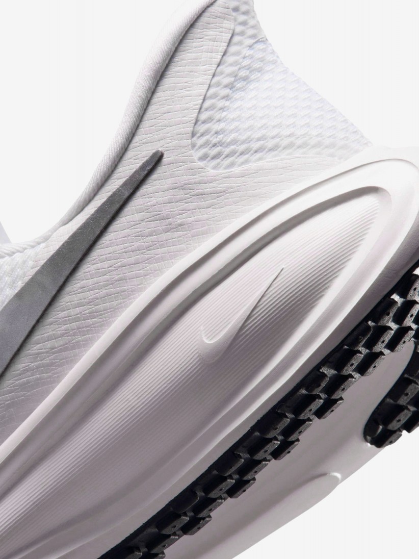 Nike Revolution 8 Easy-On White and Silver Running Trainers For Women Nike Revolution 8 Easy-On White and Silver Running Trainers For Women
