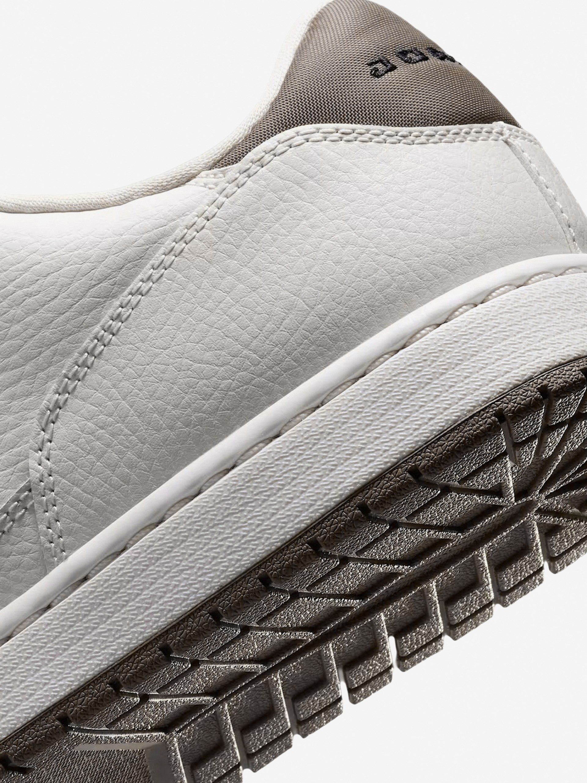 Zapatillas Nike Jordan Court Connect Low Grises y Marrones Para Hombre