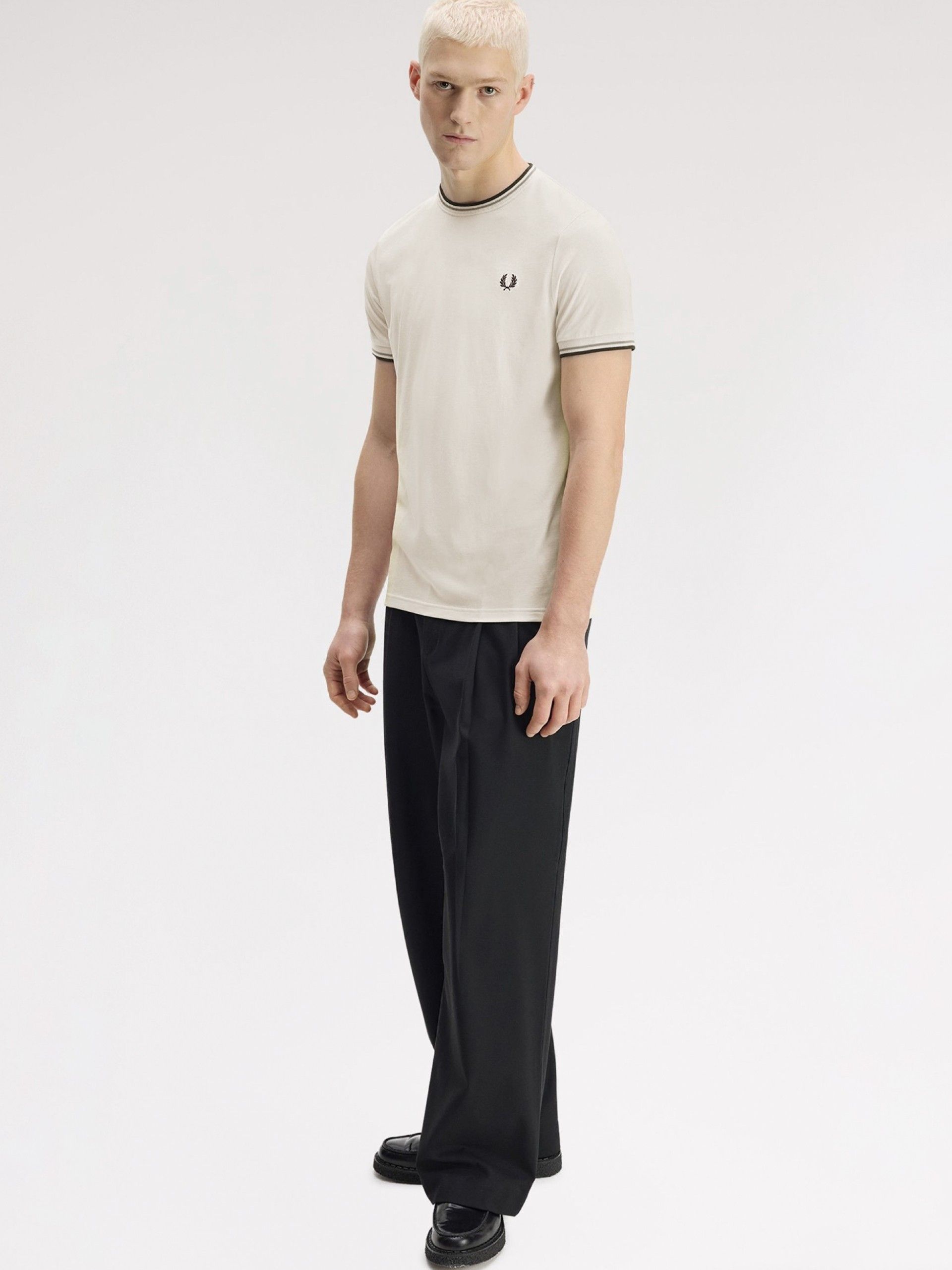 Camiseta Fred Perry Twin Tipped Beige, Verde y Azul