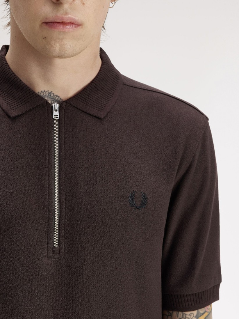 Polo com Fecho Fred Perry Crepe Piqué Castanho Polo com Fecho Fred Perry Crepe Piqué Castanho