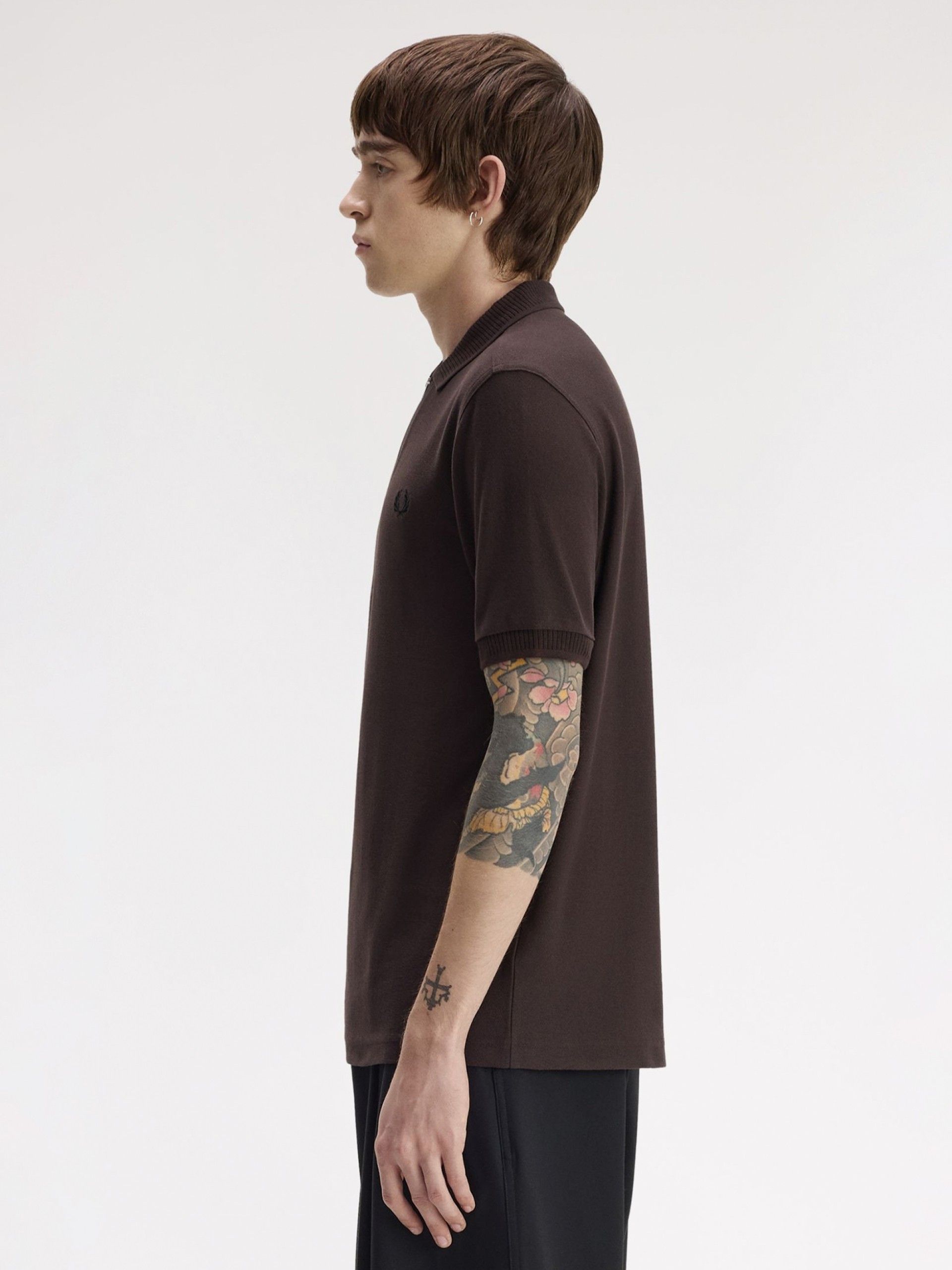 Polo com Fecho Fred Perry Crepe Piqué Castanho