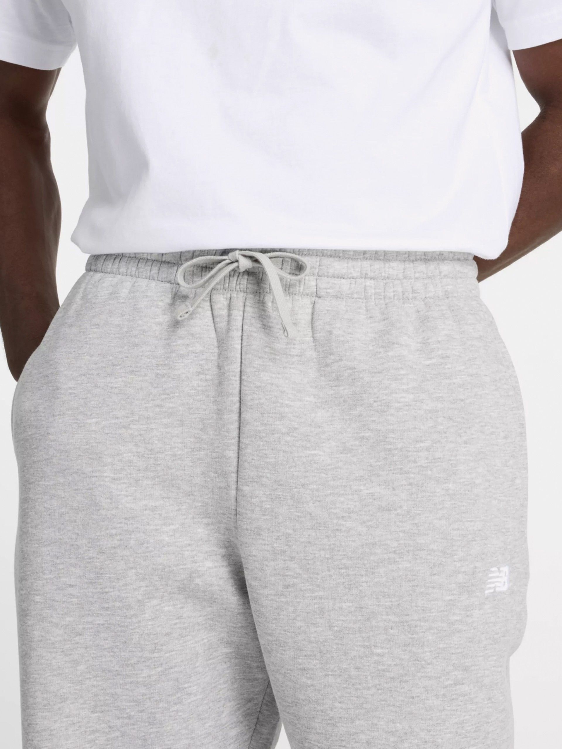 Pantalones New Balance Sport Essentials Fleece Jogger Grises
