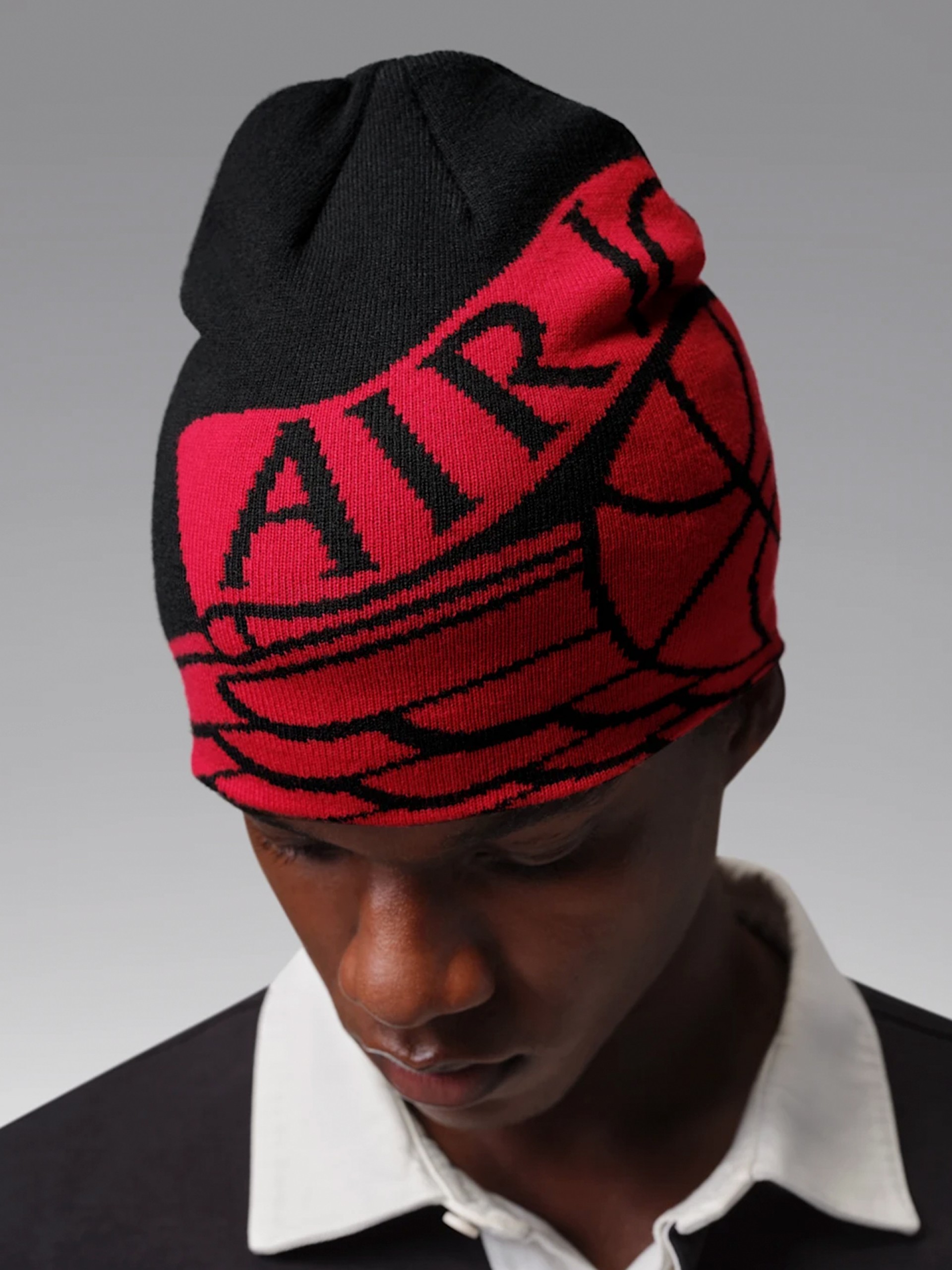 Gorro Nike Jordan Peak Preto e Vermelho