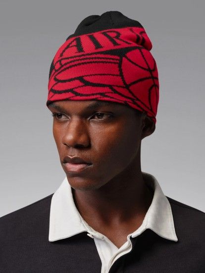 Gorro Nike Jordan Peak Negro y Rojo