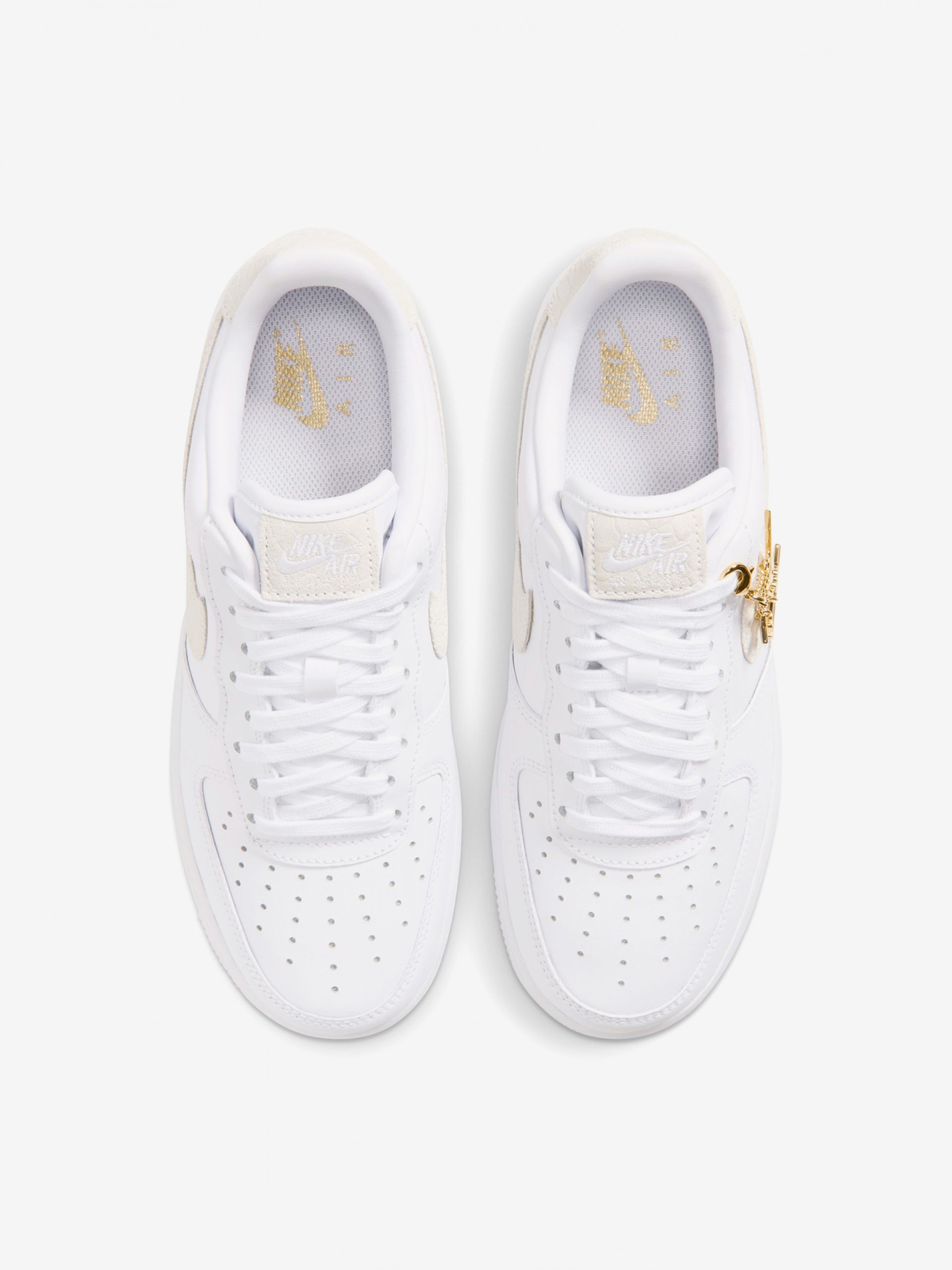 Zapatillas Nike Air Force 1 07 Blancas y Beige Para Mujer