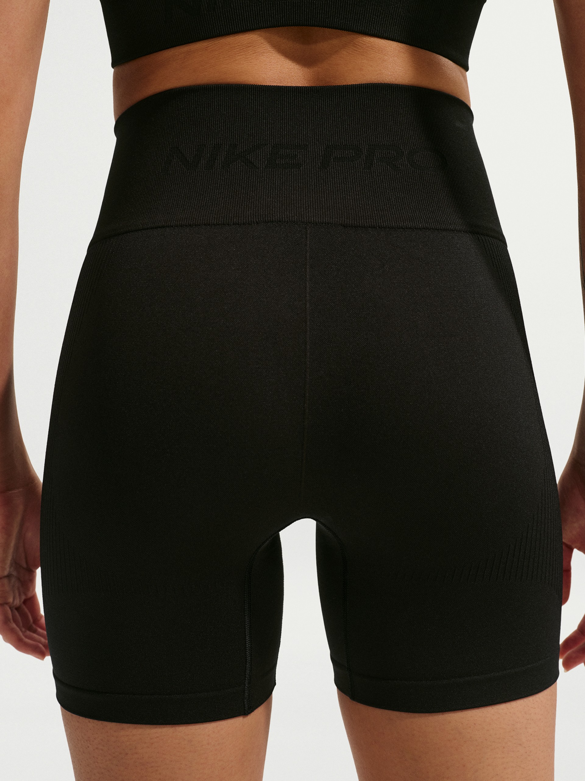Nike Pro Seamless Dri-FIT 13cm Black Biker Shorts For Women