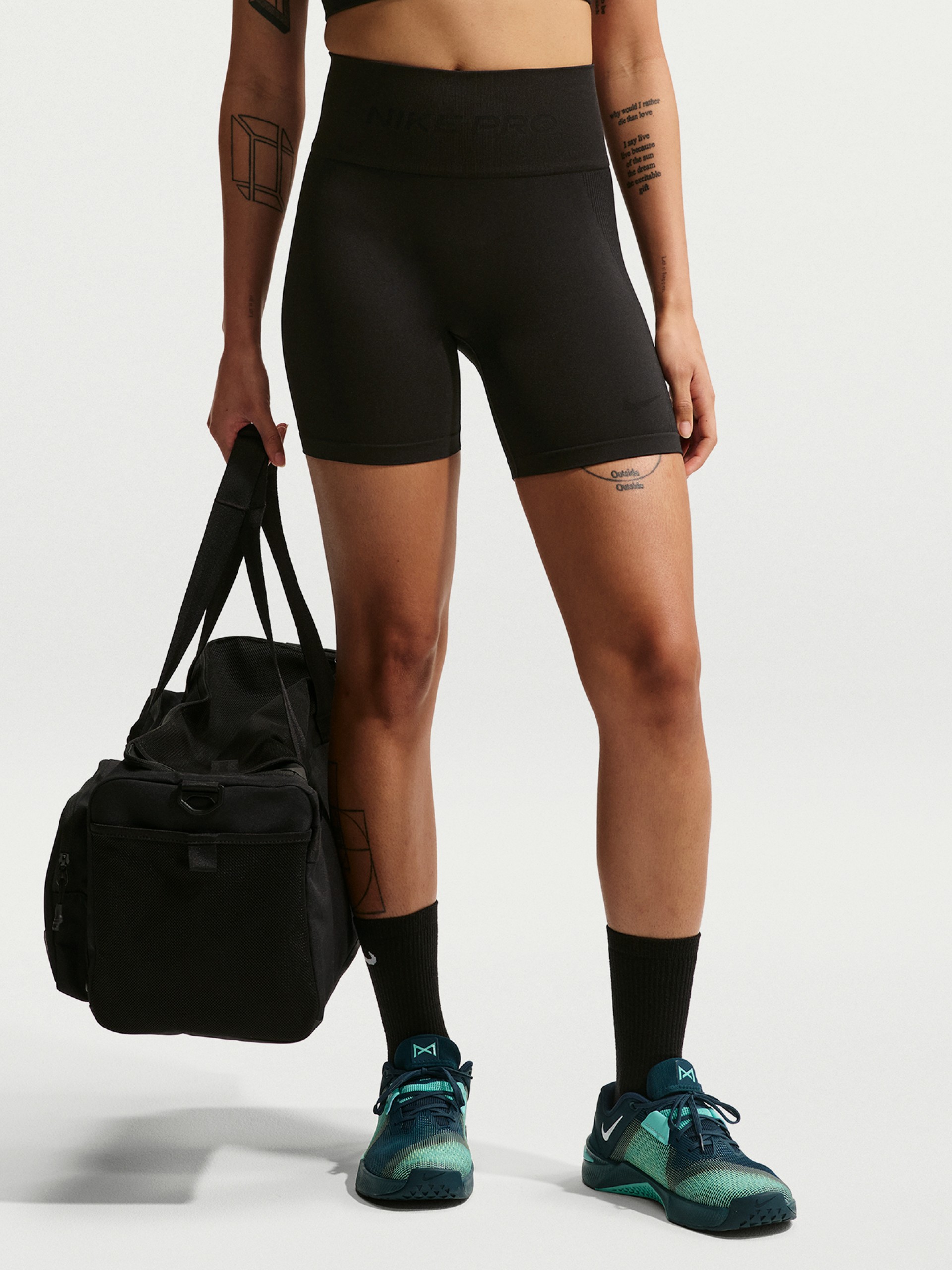 Nike Pro Seamless Dri-FIT 13cm Black Biker Shorts For Women