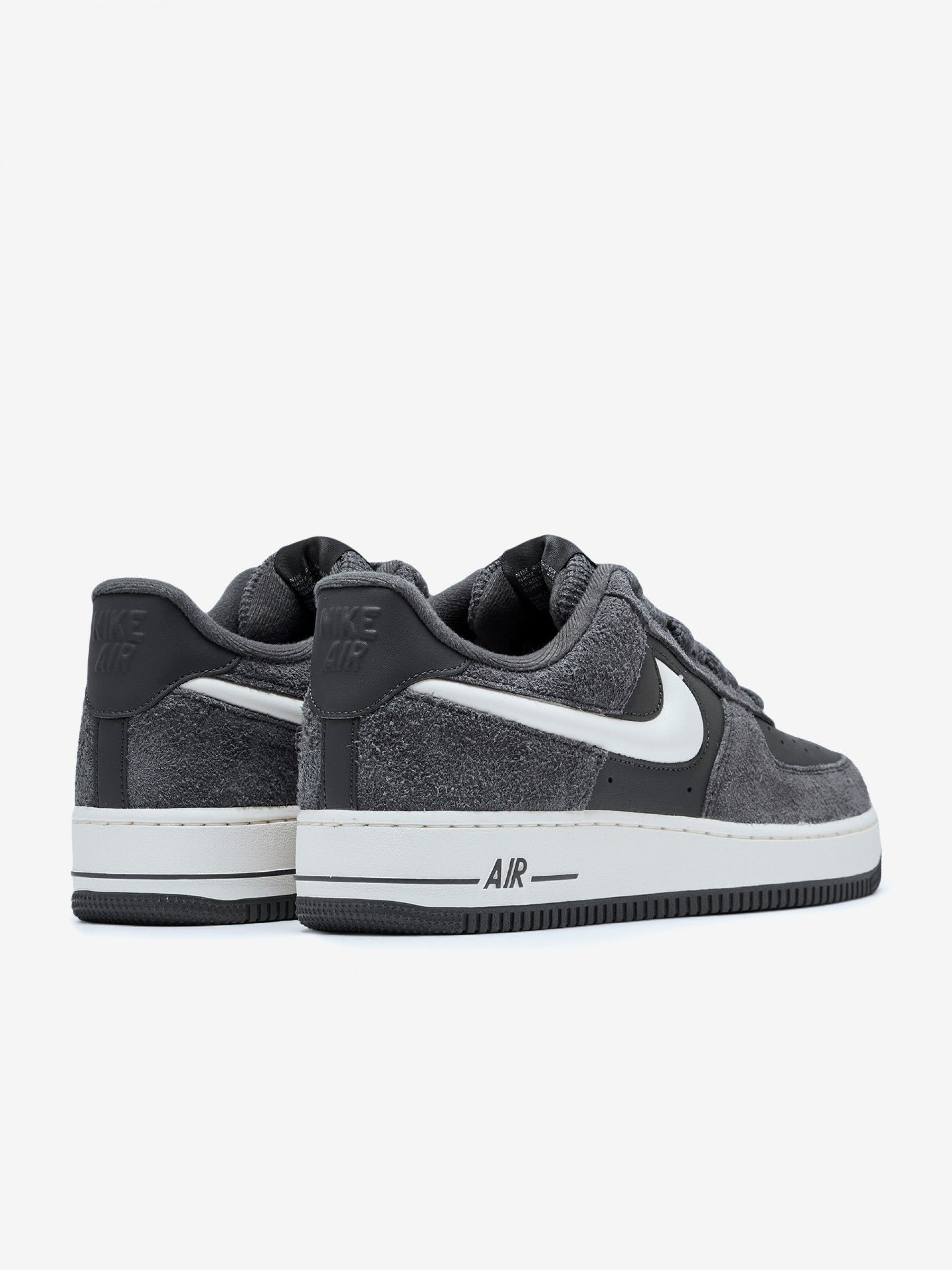 Sapatilhas Nike Air Force 1 07 LV8 Cinzentas Em Pele e Camurça Para Homem