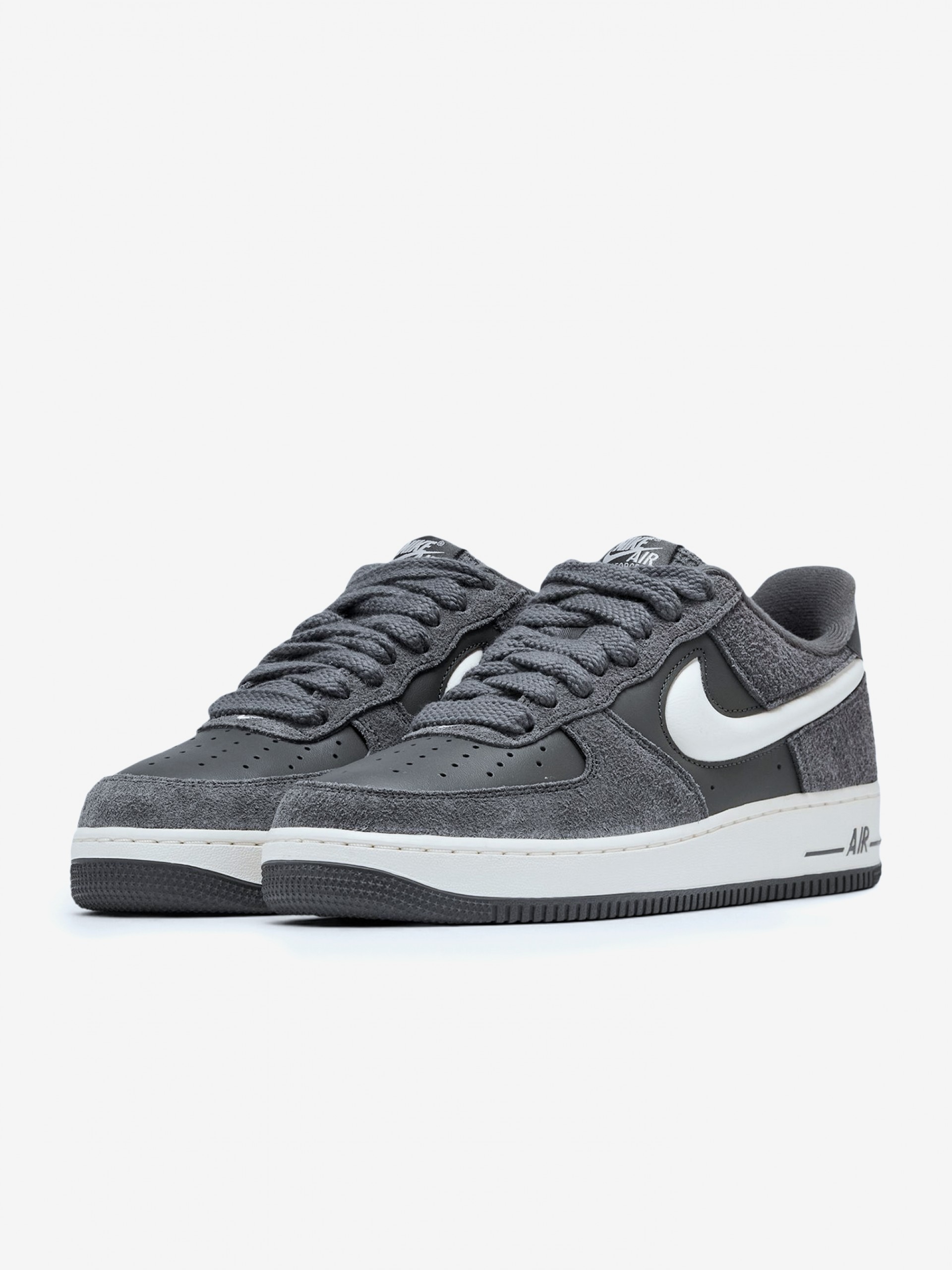 Sapatilhas Nike Air Force 1 07 LV8 Cinzentas Em Pele e Camurça Para Homem