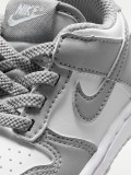Sapatilhas Nike Dunk Low Cinzentas e Brancas Para Beb�