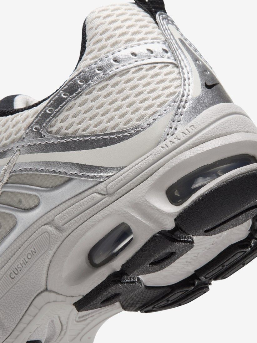 Nike Air Max Moto 2K Silver and Grey Junior Sneakers Nike Air Max Moto 2K Silver and Grey Junior Sneakers