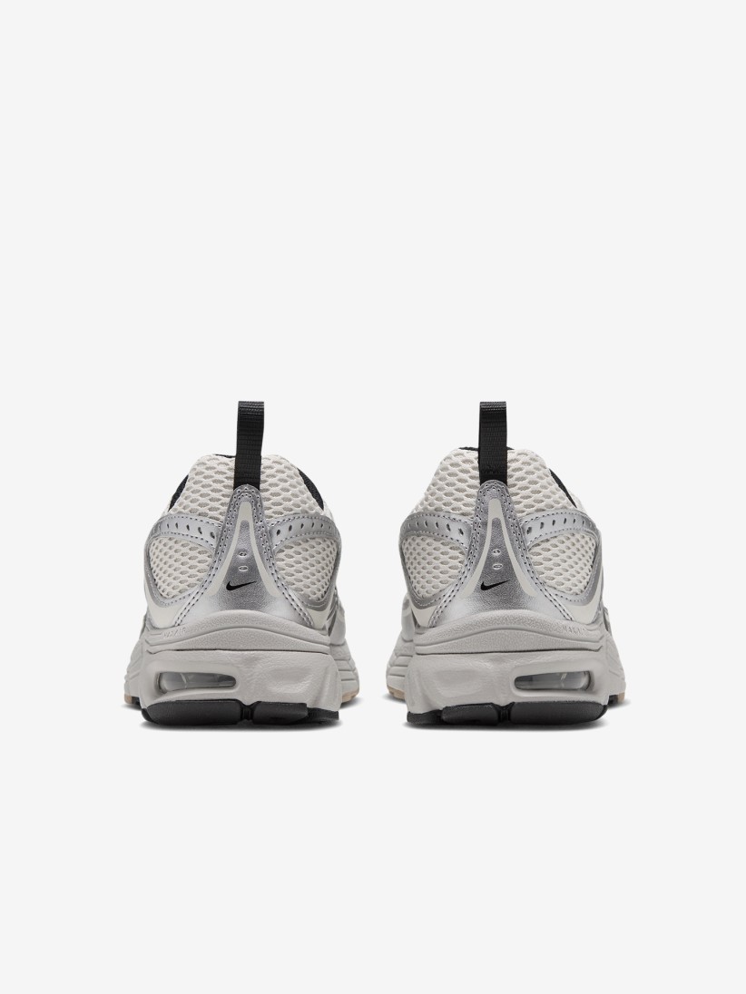 Nike Air Max Moto 2K Silver and Grey Junior Sneakers Nike Air Max Moto 2K Silver and Grey Junior Sneakers